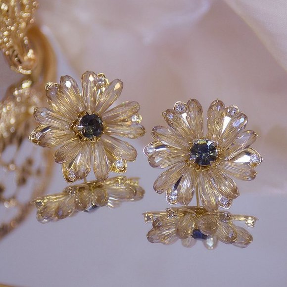 Jewelry - NEW 14K Gold Plated Diamond Flower Earrings d